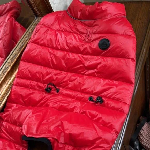 New w/out tag Pajar puffer 4 legged dog jacket.  Adjustable waist. Velcro. - Picture 3 of 16